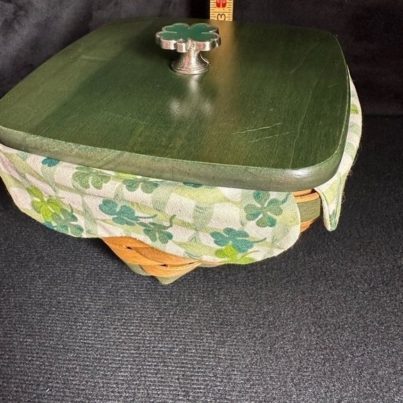 Longaberger St‎ Patricks lucky twist basket protector liner lid Shamrock knob - Picture 1 of 14
